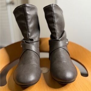 Stylish Gray Women's Boots